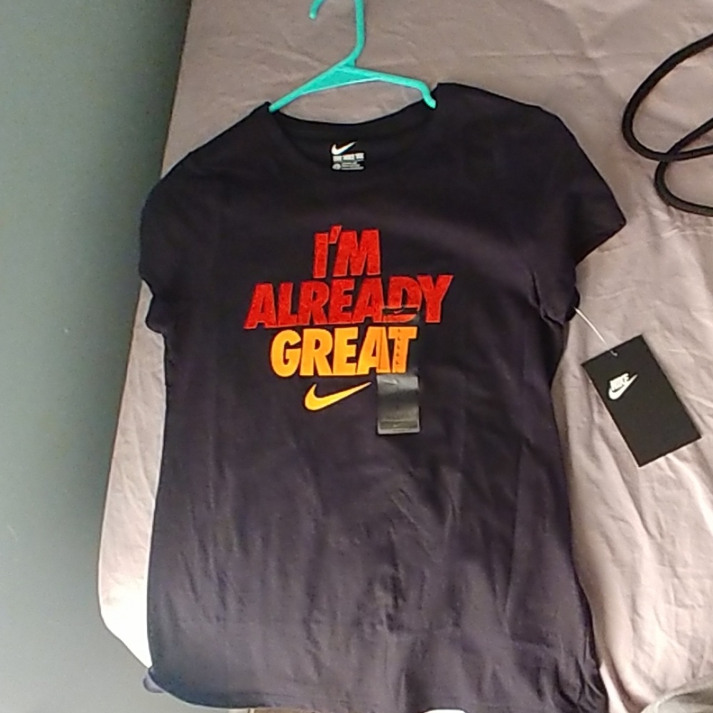 😉black based, brand new,cool nike t-shirt😉